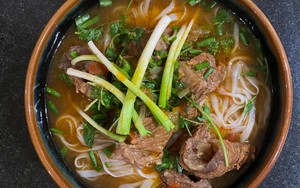 Phở trong mùa giãn cách: Nhớ mùi hương, nhớ không gian...